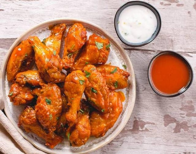 Sriracha Chili Wings (10 pcs).