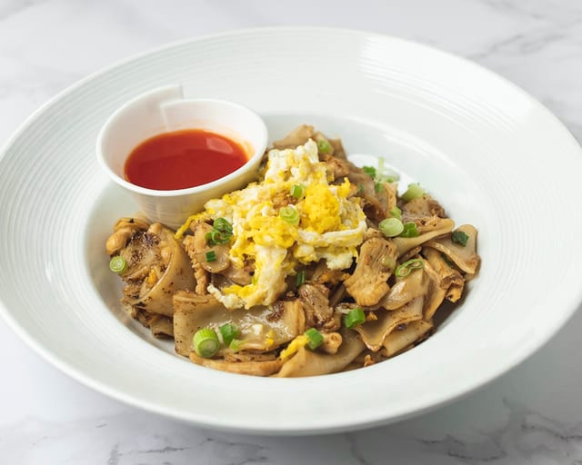 Thai Garlic Noodle (Tray).
