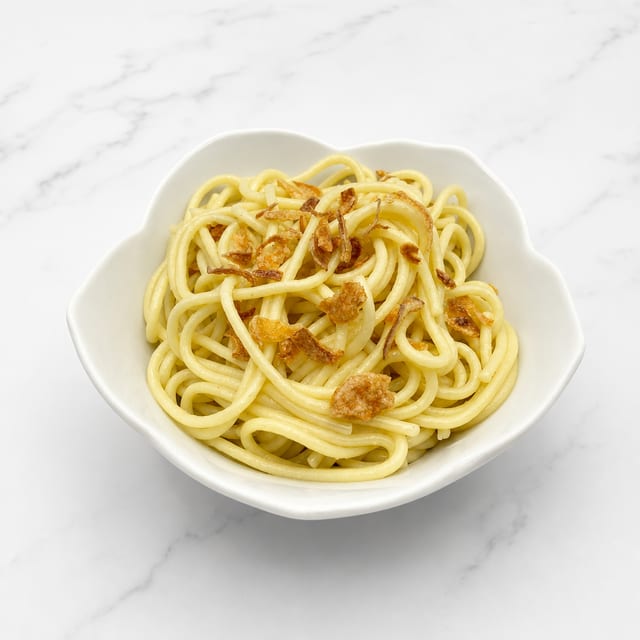 Side Spaghetti Mixed with Fried Red Onion.