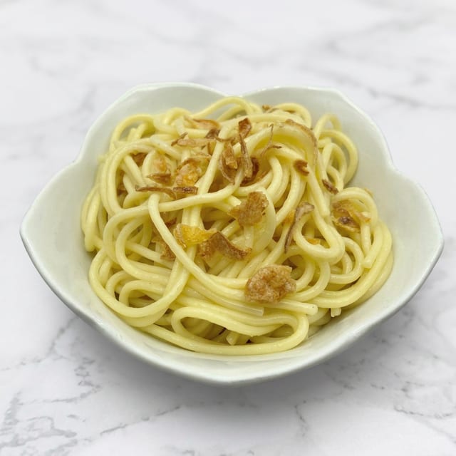 Side Spaghetti Mixed with Fried Red Onion.