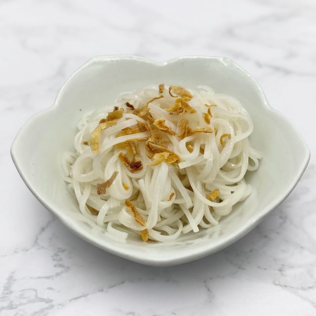 Side Rice Noodles Mixed with Fried Red Onion.
